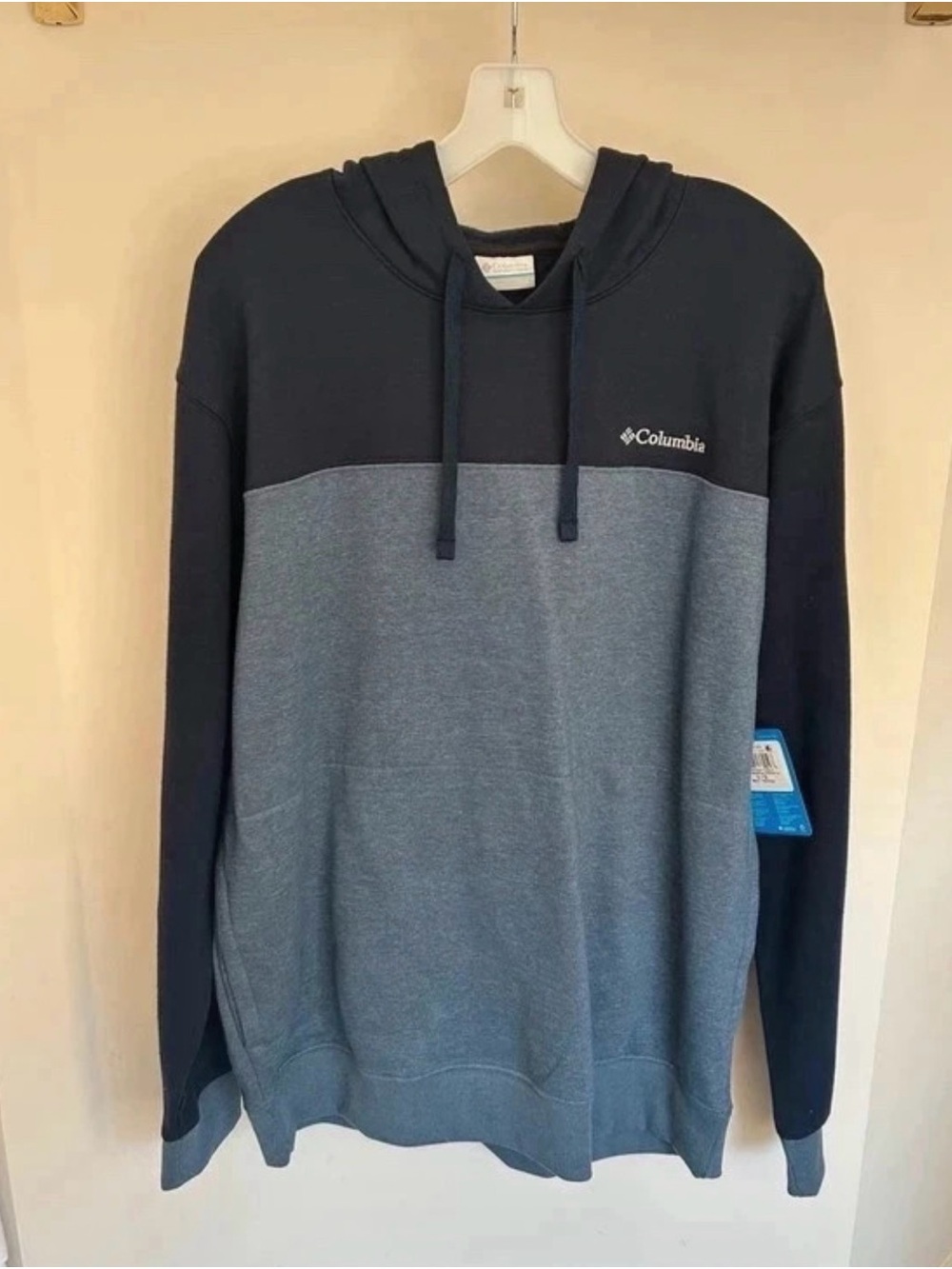 NWT Columbia Men’s Navy and Gray Pullover Hoodie Size L